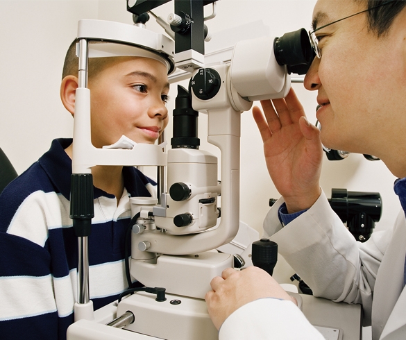 Doctor giving boy eye exam - 13408